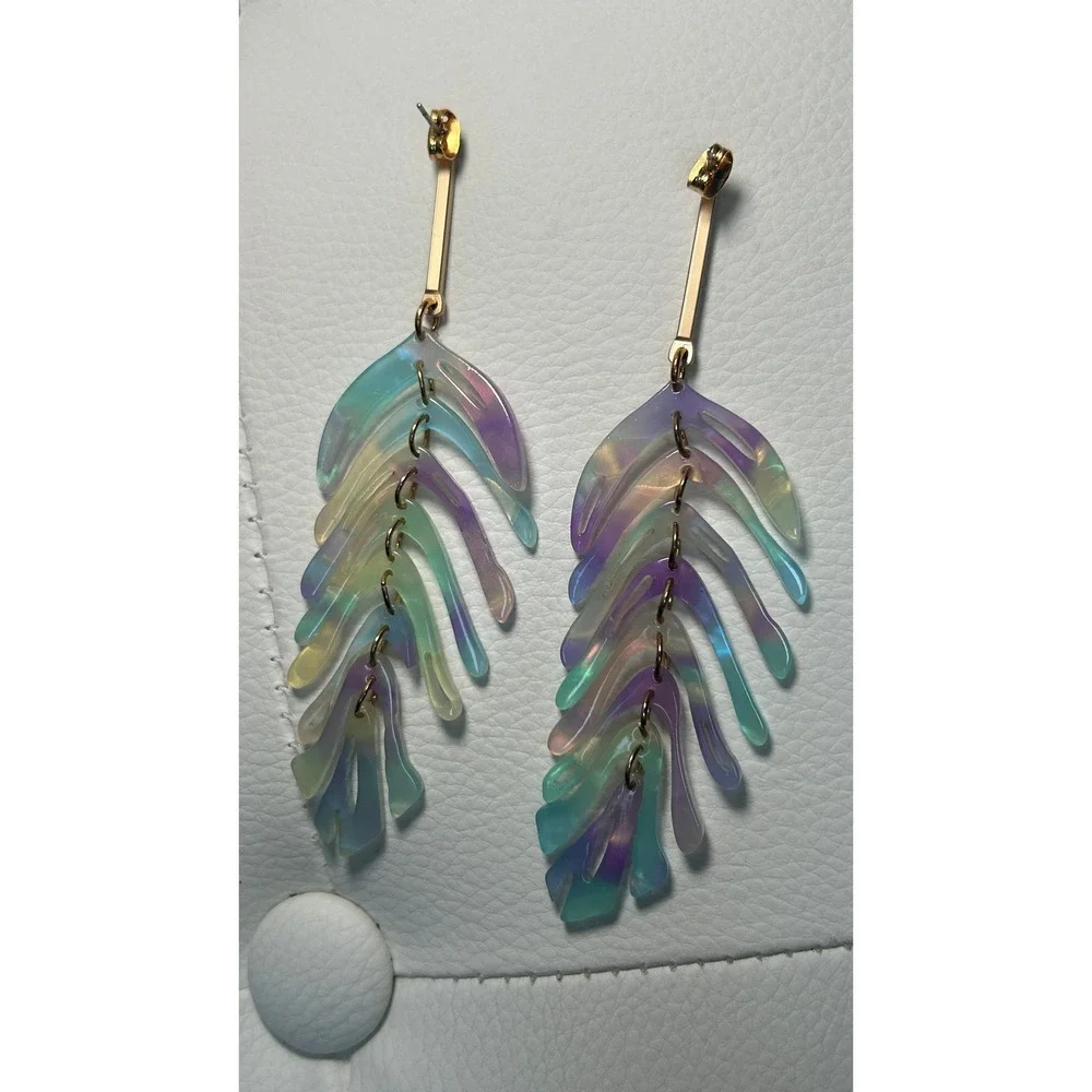 N/A iridescent leaf
